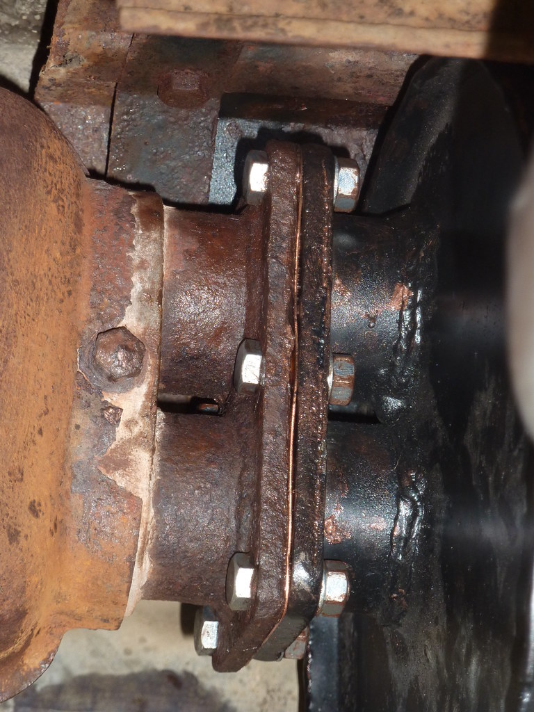 Exhaust silencer to heat exchanger joint with bolts, a common anti-seize application